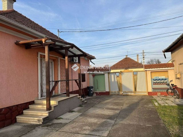 Eladó családi ház, Cegléden 65 M Ft, 3 szobás