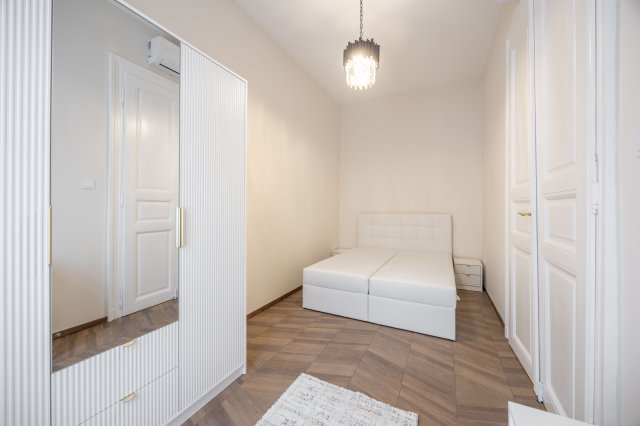 Eladó téglalakás, Budapesten, VII. kerületben, Nefelejcs utcában