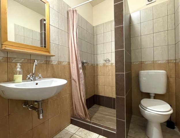 Eladó családi ház, Alsónyéken 149.9 M Ft, 9 szobás
