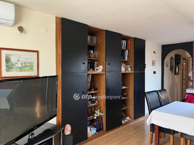 Eladó téglalakás, Pécsett 54.9 M Ft, 3 szobás