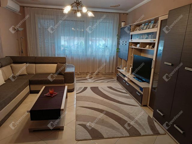 Eladó téglalakás, Szentesen 58 M Ft, 4 szobás