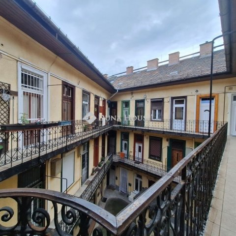 Eladó téglalakás, Budapesten, VIII. kerületben 60.6 M Ft
