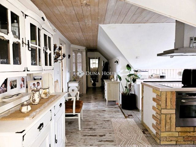 Eladó családi ház, Erdősmárokok 69 M Ft, 6 szobás