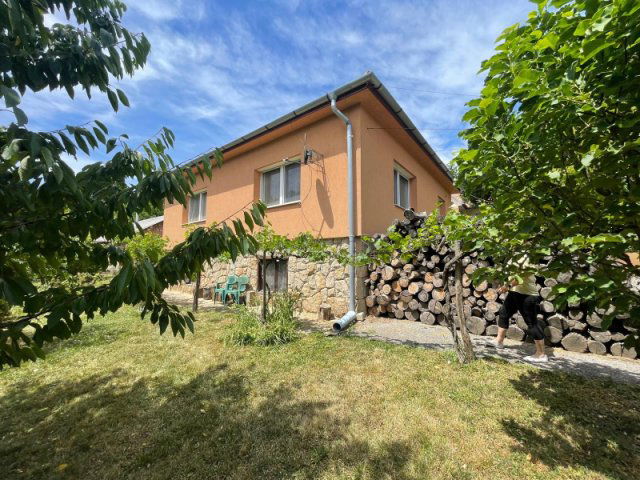 Eladó családi ház, Pilisborosjenőn 120 M Ft, 3 szobás