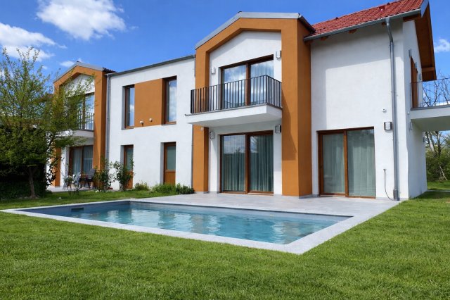 Eladó ikerház, Balatonfüreden 189 M Ft, 5 szobás