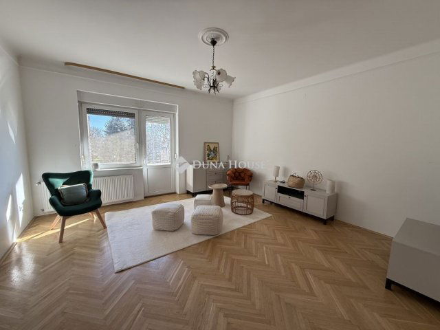 Eladó téglalakás, Pécsett 83.9 M Ft, 3 szobás