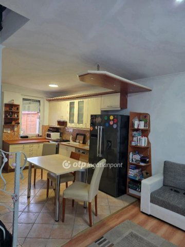 Eladó téglalakás, Egerben 76.5 M Ft, 1+2 szobás