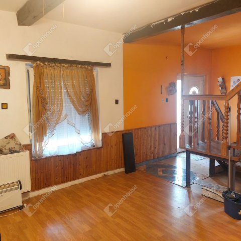 Eladó családi ház, Oroszlányban 58.9 M Ft, 7 szobás