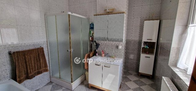 Eladó családi ház, Nyíregyházán 139 M Ft, 7 szobás