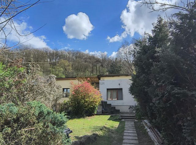 Eladó nyaraló, Esztergomban 34.99 M Ft, 2 szobás