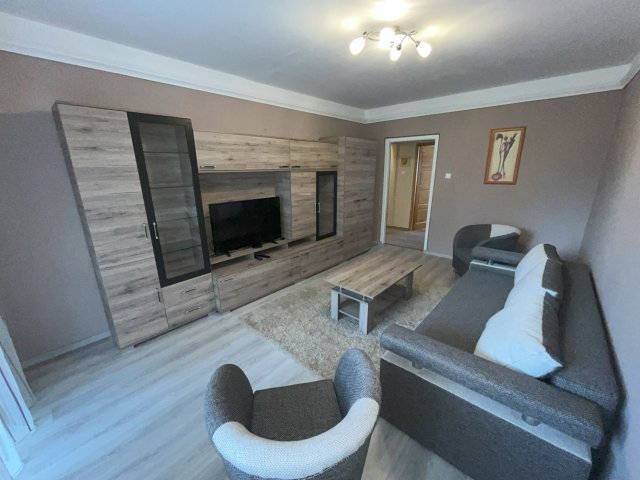 Kiadó panellakás, albérlet, Tiszaújvárosban, Örösi úton
