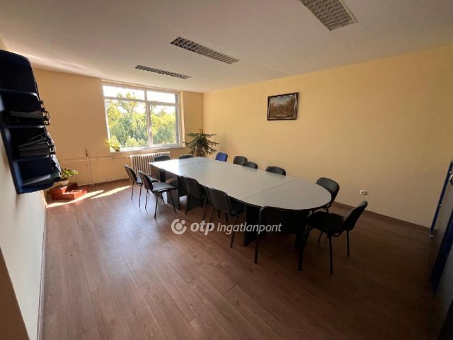 Kiadó iroda, Debrecenben 99 E Ft / hó, 1 szobás