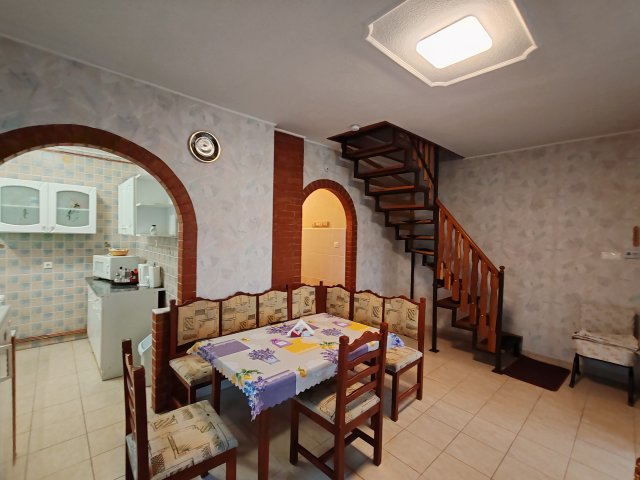 Eladó nyaraló, Cserkeszőlőn 53 M Ft, 4 szobás