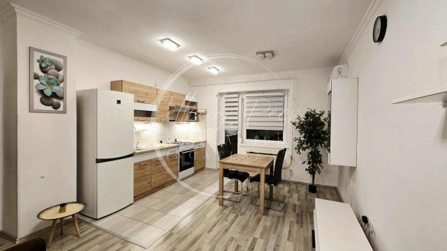 Kiadó téglalakás, albérlet, Pécsett, József Attila utcában