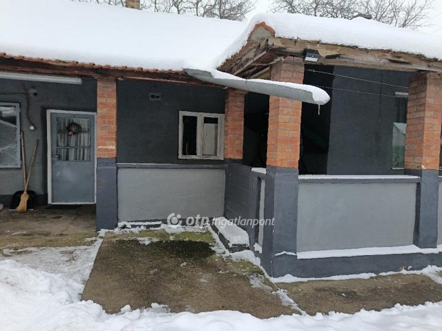 Eladó családi ház, Hajdúszováton 18 M Ft, 3 szobás