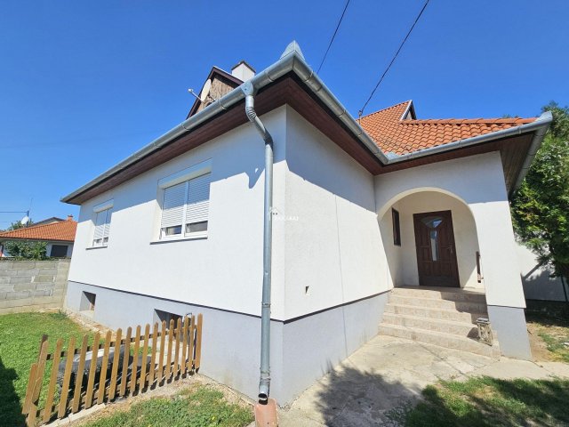 Eladó családi ház, Rajkán 99.9 M Ft, 4 szobás