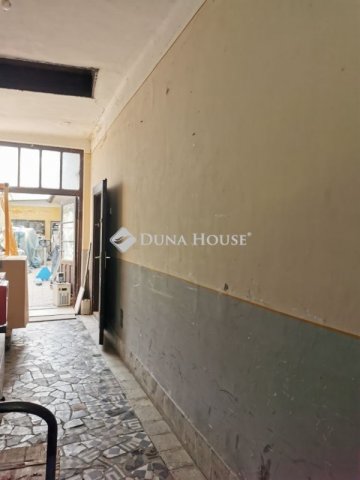 Eladó családi ház, Esztergomban 165 M Ft, 4 szobás