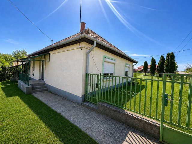 Eladó családi ház, Debercsényen 18.5 M Ft, 2 szobás