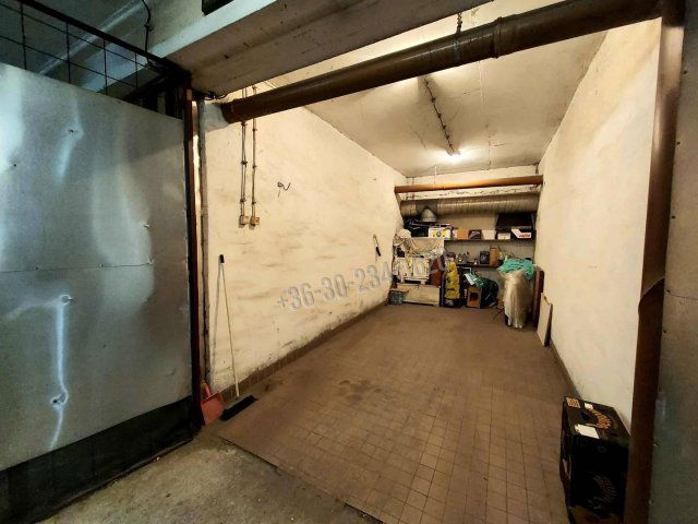 Eladó garázs, Vácon, Széchenyi utcában 24.5 M Ft