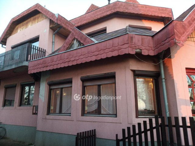 Eladó családi ház, Kerekharaszton 60.5 M Ft, 4 szobás