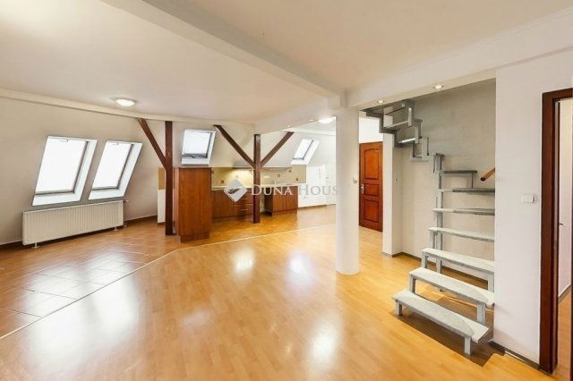 Eladó téglalakás, Kecskeméten 64.9 M Ft, 6 szobás