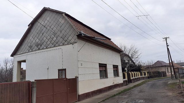 Eladó családi ház, Derecskén 29.5 M Ft, 4 szobás