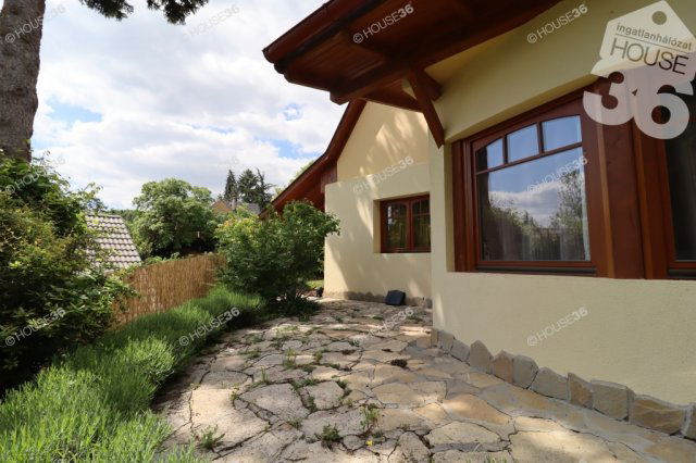 Eladó családi ház, Leányfaluban 133.95 M Ft, 3 szobás