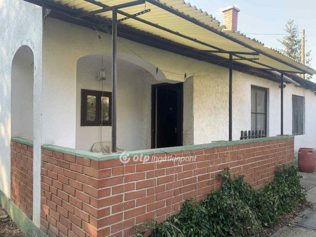 Eladó családi ház, Csemőn 16 M Ft, 2 szobás