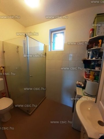 Eladó családi ház, Budapesten, III. kerületben 74.9 M Ft