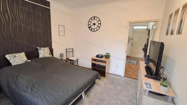 Kiadó téglalakás, albérlet, Szolnokon 125 E Ft / hó, 1+1 szobás