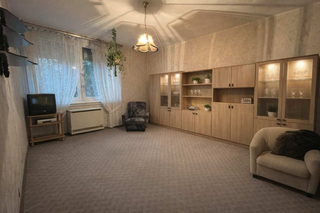 Eladó panellakás, Móron 41.5 M Ft, 2 szobás