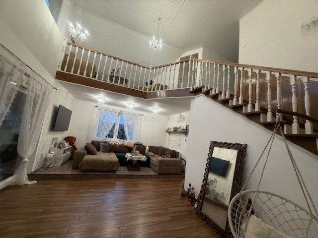 Eladó családi ház, Vecsésen 137.9 M Ft, 4 szobás