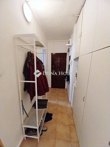 Eladó téglalakás, Tatabányán 43 M Ft, 2+1 szobás