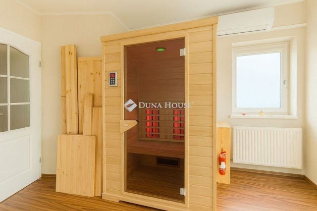 Eladó családi ház, Törökbálinton 230.4 M Ft, 6 szobás