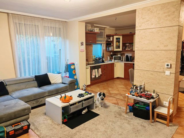 Eladó téglalakás, Szegeden 98.9 M Ft, 1+4 szobás