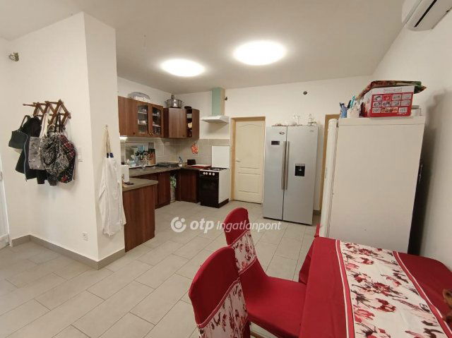 Eladó családi ház, Sóskúton 74.9 M Ft, 3 szobás