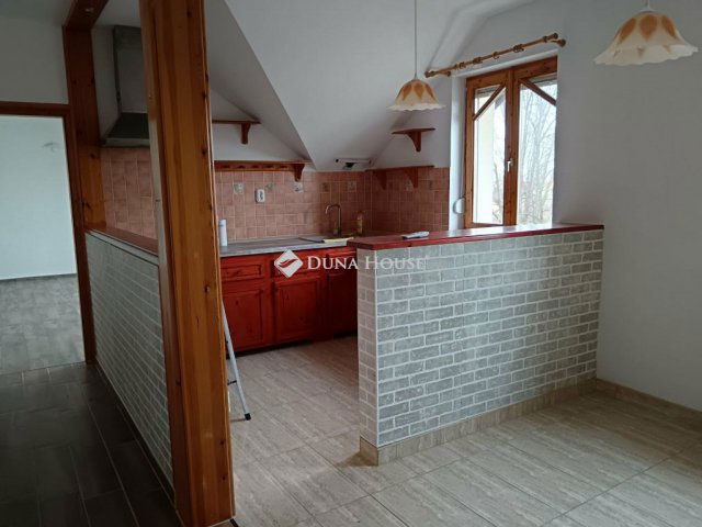 Kiadó téglalakás, albérlet, Cegléden, Szolnoki úton, 2 szobás