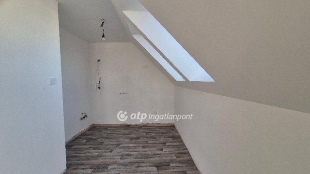 Eladó téglalakás, Szegeden 190 M Ft, 4 szobás