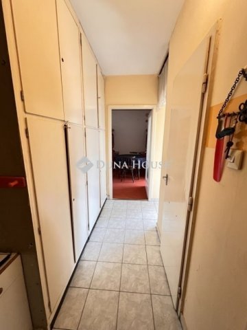 Eladó panellakás, Veszprémben 42.5 M Ft, 2 szobás