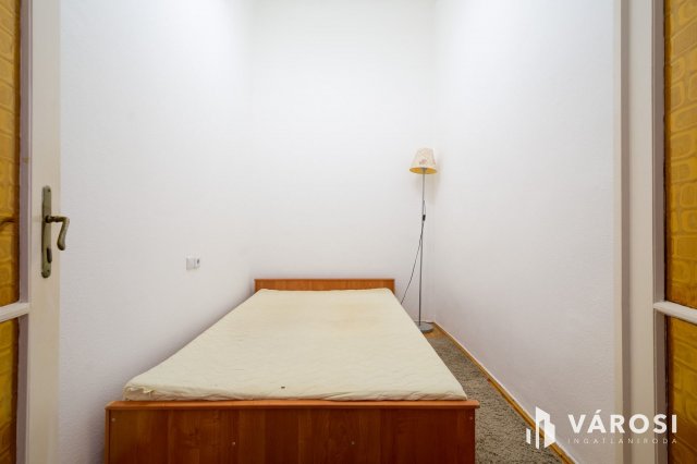 Eladó téglalakás, Budapesten, V. kerületben 64.8 M Ft, 1 szobás