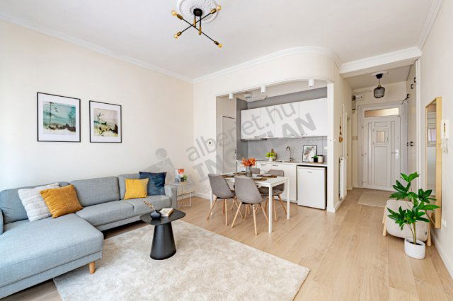 Eladó téglalakás, Budapesten, VIII. kerületben, Baross utcában