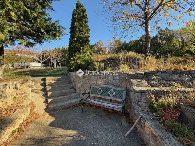 Eladó családi ház, Pécsett 89 M Ft, 2 szobás