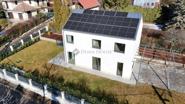 Eladó családi ház, Szentendrén 219.9 M Ft, 5 szobás