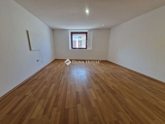 Eladó családi ház, Baján 23.5 M Ft, 4 szobás