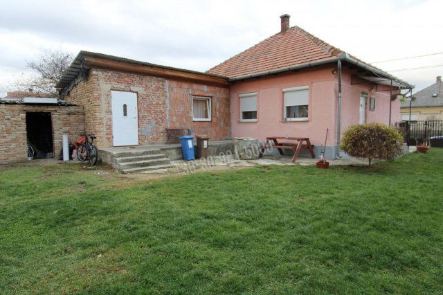 Eladó családi ház, Valkón 43 M Ft, 2+1 szobás