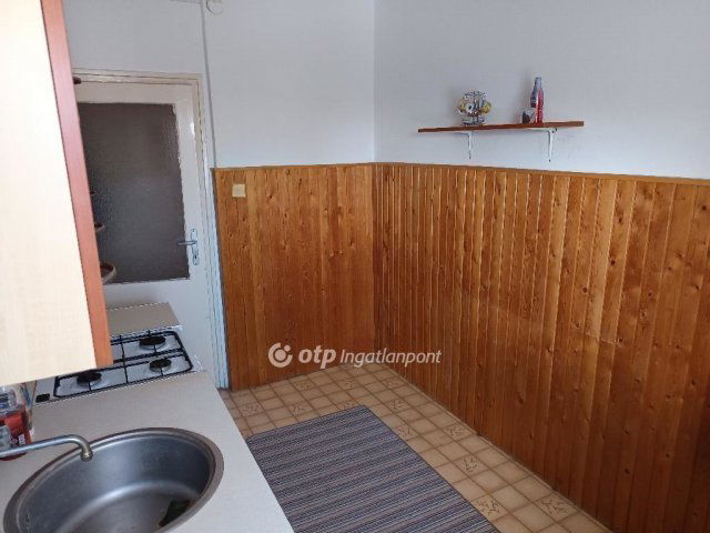 Eladó téglalakás, Pécsett 28.5 M Ft, 1 szobás