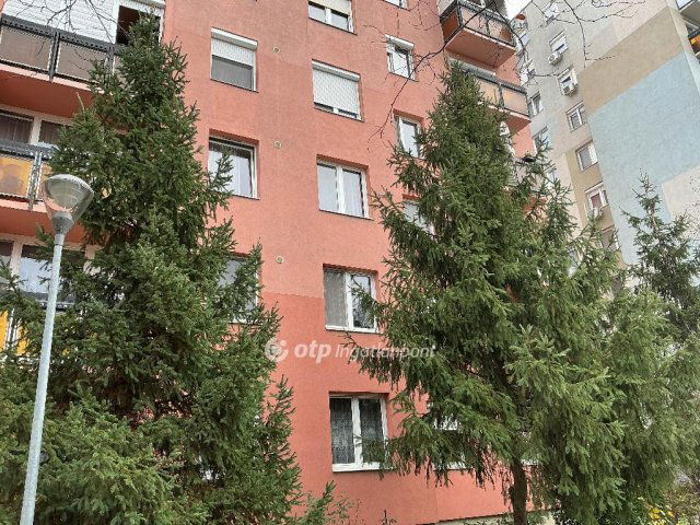 Eladó panellakás, Nyíregyházán 37.8 M Ft, 2 szobás