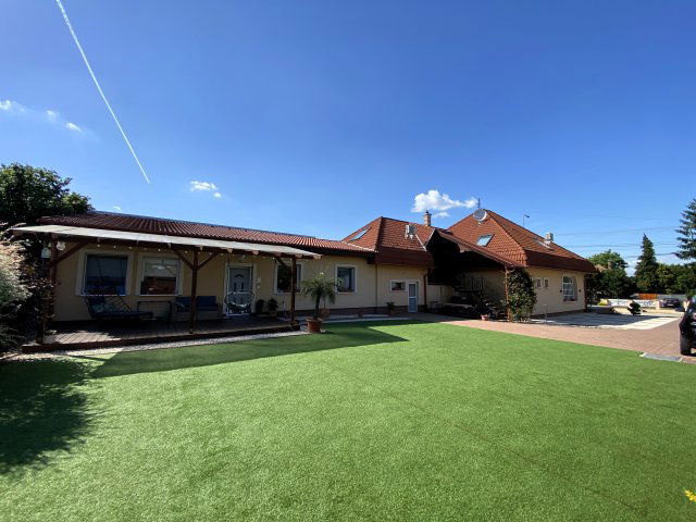 Eladó hotel, Üllőn 274.9 M Ft, 6+6 szobás / költözzbe.hu