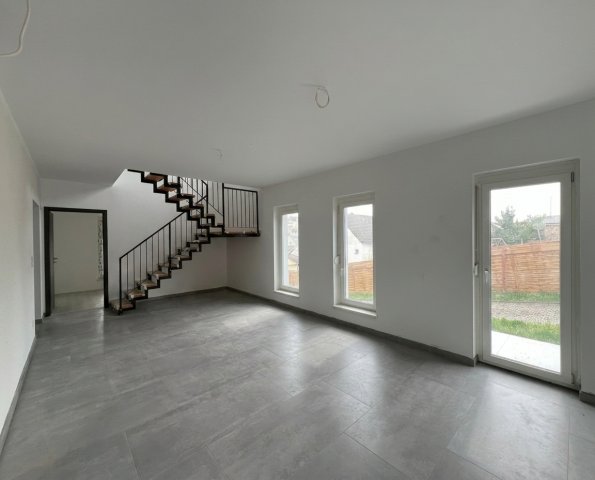 Eladó ikerház, Kaposváron 90 M Ft, 5 szobás