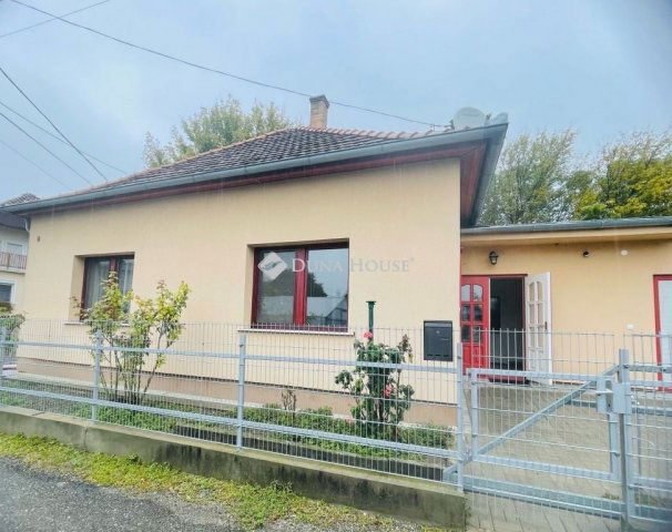 Eladó családi ház, Ráckevén 49.9 M Ft, 3 szobás